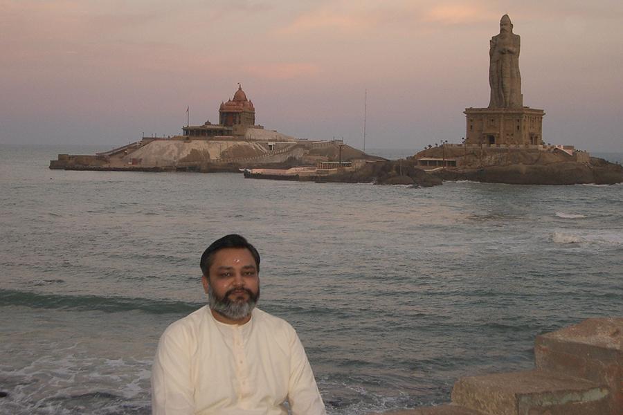Brahmachari Girish Ji has visited Kanyakumari in year 2004 from where Maharishi Ji got inspiration to teach TM. 